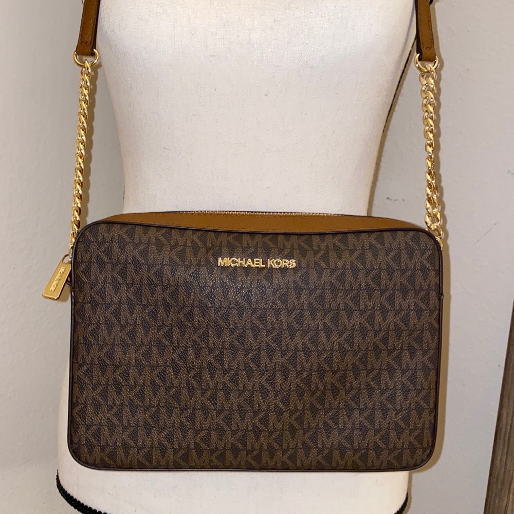 Michael Kors Jet Set Item Large EW Cross-body